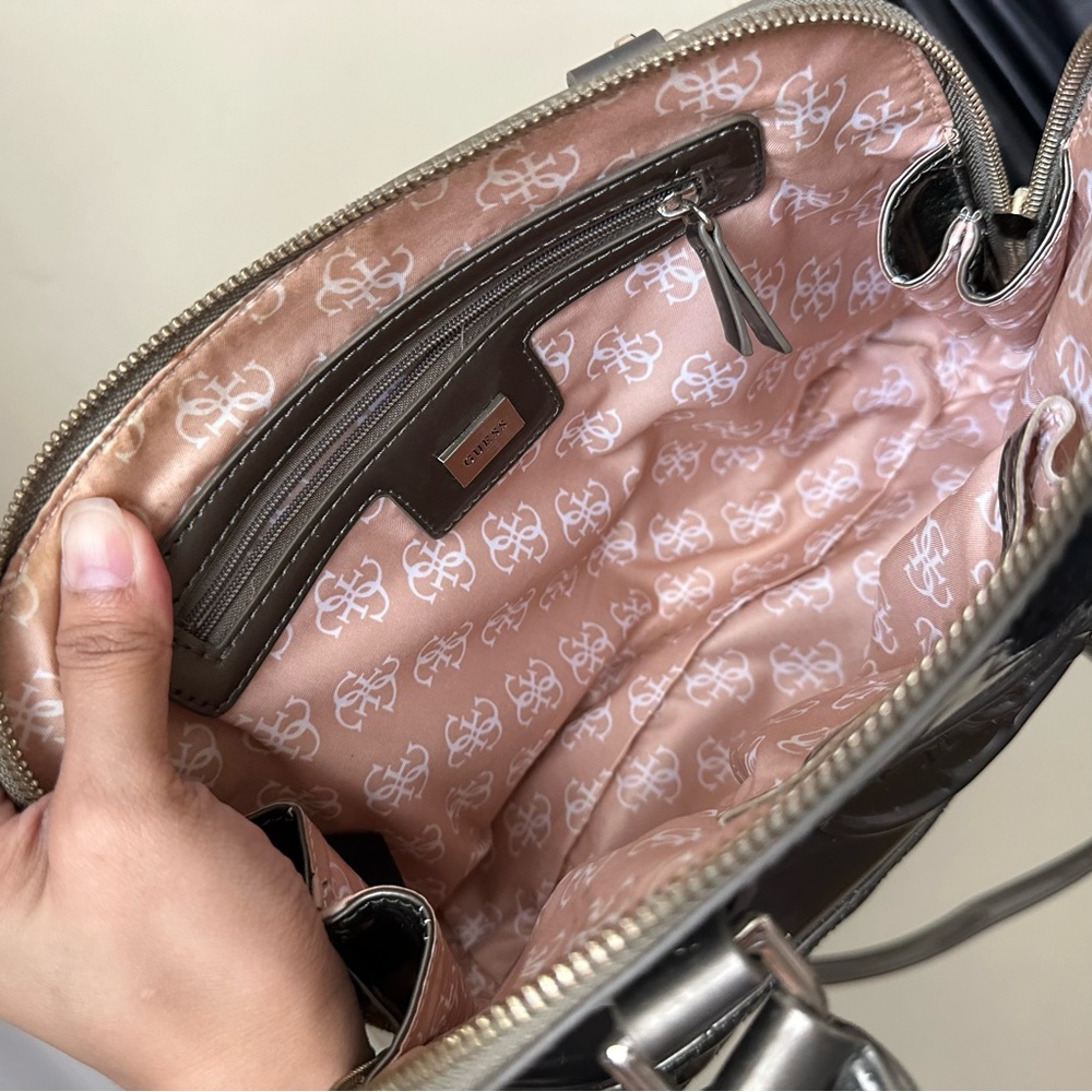 GUESS Handbag - Picture 6 of 6